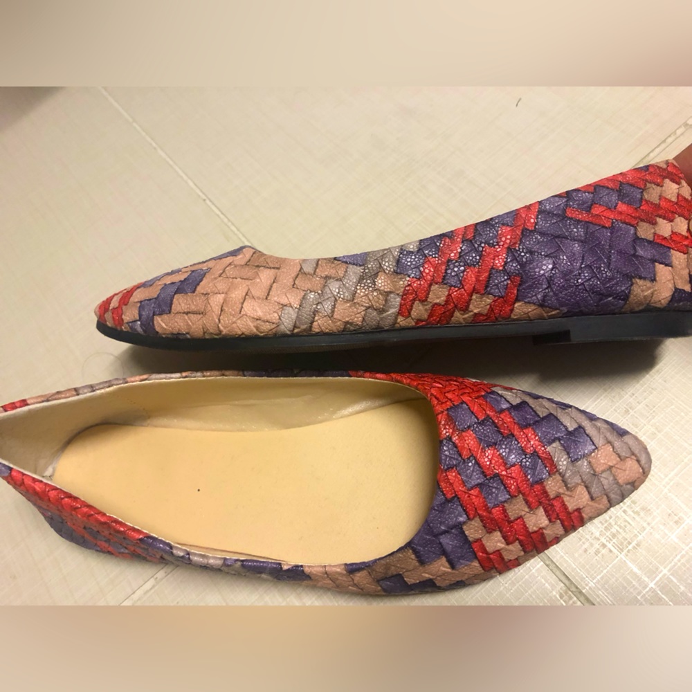 Ladies flat shoes